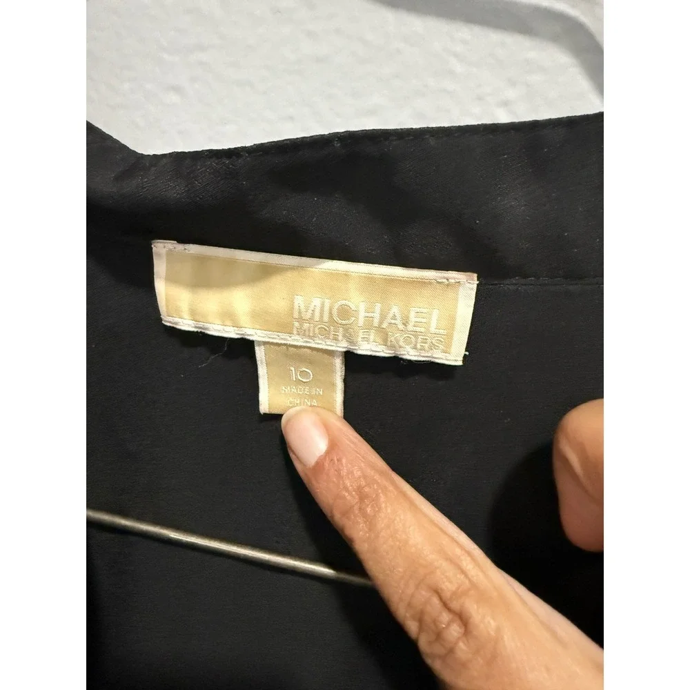 Michael Kors Black V-Neck Roll‎ Tab Sleeve Blouse Gold Zip Pockets Size 10